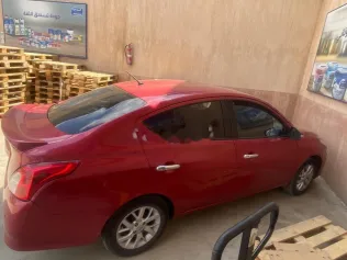 نيسان صنى 2021 أحمر مستعملة للبيع