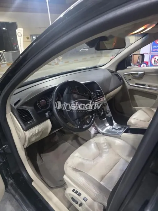 فولفو XC60 2012 أسود مستعملة للبيع - 2
