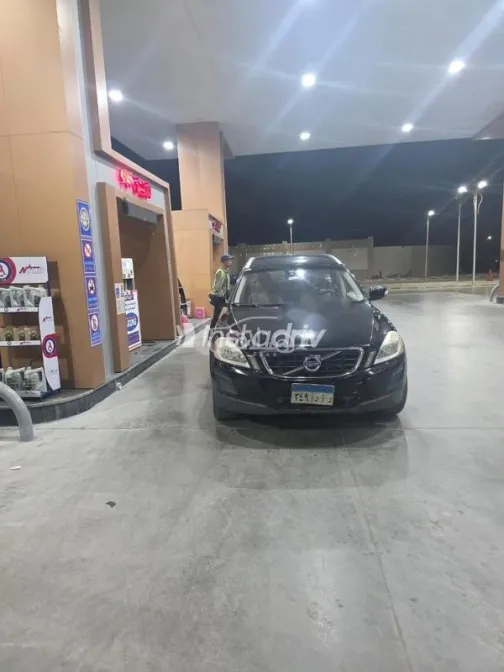 فولفو XC60 2012 أسود مستعملة للبيع - 4