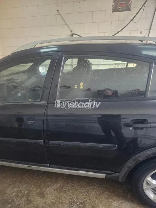 بريليانس frv كروس 2013 أسود مستعملة للبيع - 2