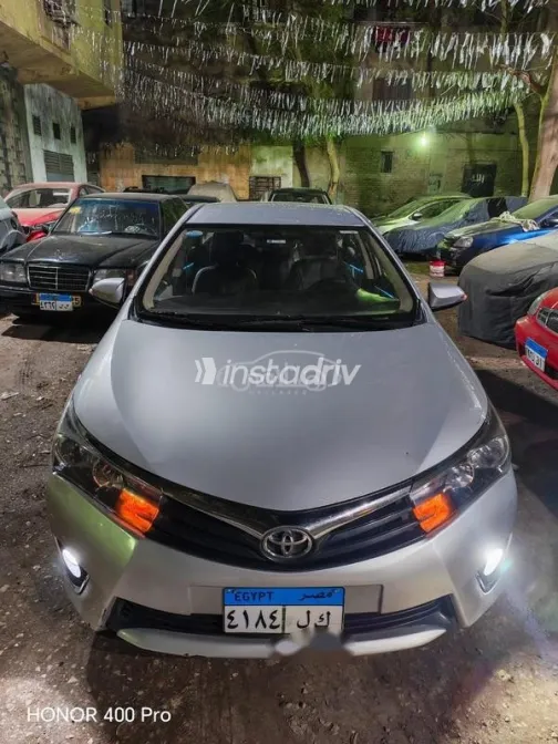 تويوتا كورولا 2016 رمادي مستعملة للبيع - 3