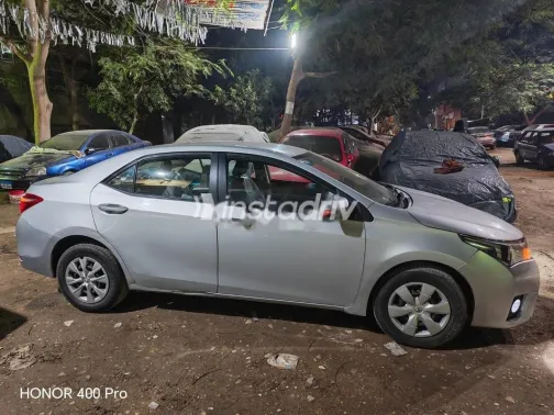 تويوتا كورولا 2016 رمادي مستعملة للبيع - 4