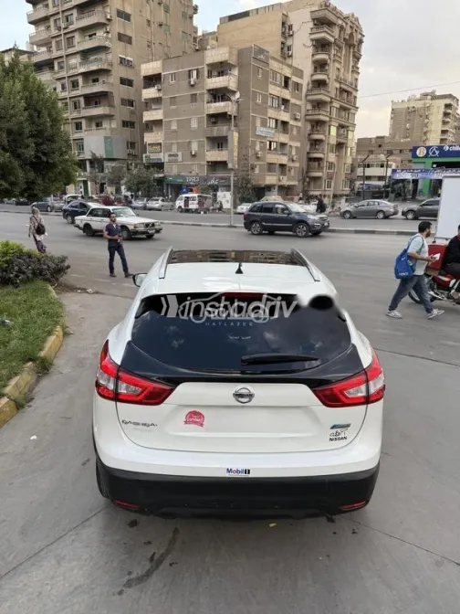 نيسان قشقاي 2015 أبيض مستعملة للبيع - 2