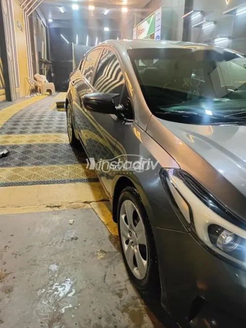 Kia Cerato 2018 White Used for Sale - 5