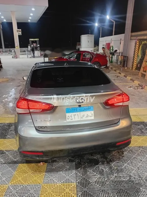 Kia Cerato 2018 White Used for Sale - 7