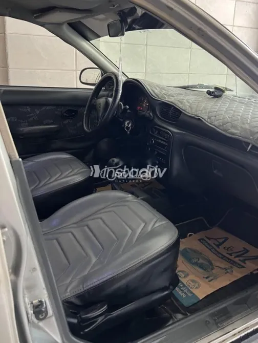 Hyundai Accent 1999 Gold Used for Sale - 4