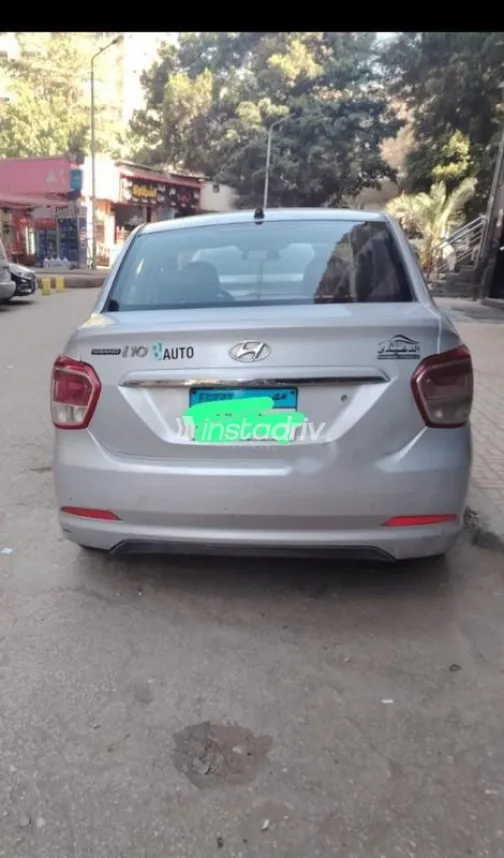 هيونداي جراند i10 2017 أبيض مستعملة للبيع - 1