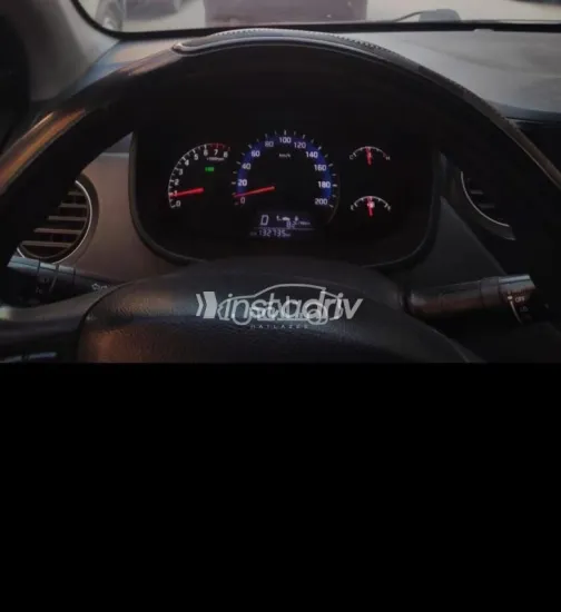 هيونداي جراند i10 2017 أبيض مستعملة للبيع - 3