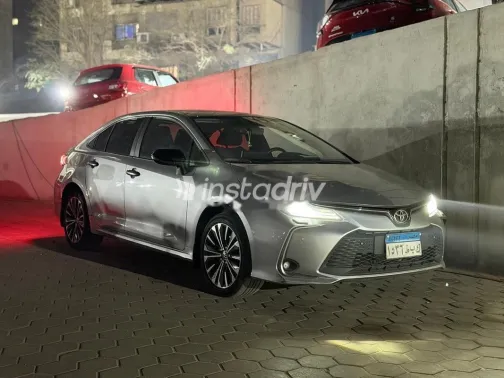 تويوتا كورولا 2025 فضي مستعملة للبيع - 1