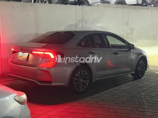 تويوتا كورولا 2025 فضي مستعملة للبيع - 2