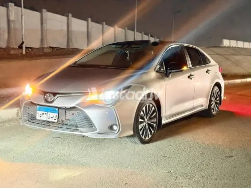 تويوتا كورولا 2025 فضي مستعملة للبيع - 3