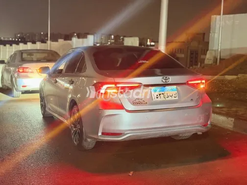 تويوتا كورولا 2025 فضي مستعملة للبيع - 4