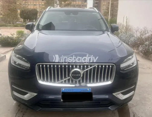 فولفو XC90 2020 أزرق غامق مستعملة للبيع - 1