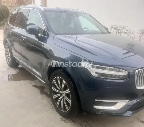 فولفو XC90 2020 أزرق غامق مستعملة للبيع - 4