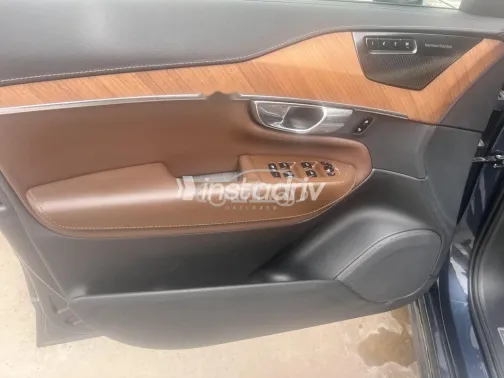 فولفو XC90 2020 أزرق غامق مستعملة للبيع - 8
