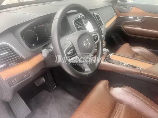 فولفو XC90 2020 أزرق غامق مستعملة للبيع - 9