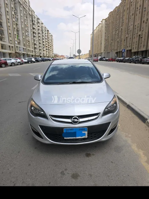 اوبل أسترا 2020 أبيض مستعملة للبيع - 2