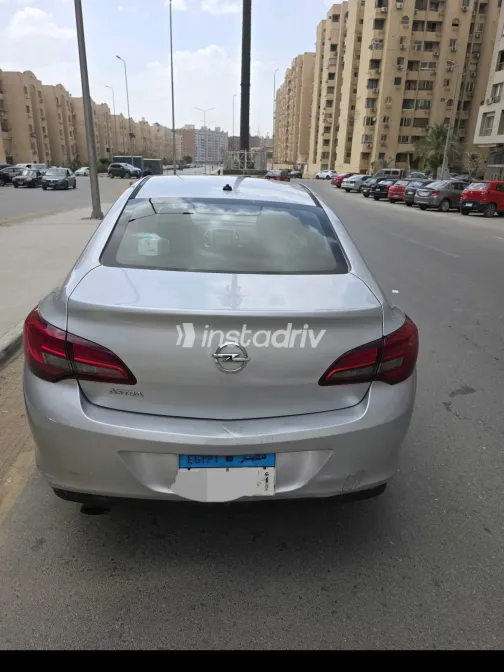اوبل أسترا 2020 أبيض مستعملة للبيع - 7