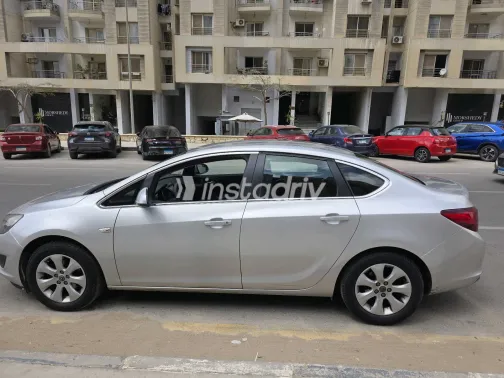 اوبل أسترا 2020 أبيض مستعملة للبيع - 8