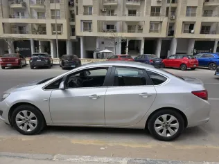 اوبل أسترا 2020 أبيض مستعملة للبيع