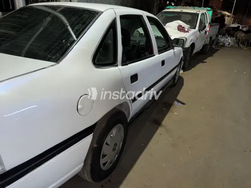 اوبل فيكترا 1996 أبيض مستعملة للبيع - 5