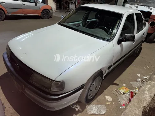 اوبل فيكترا 1996 أبيض مستعملة للبيع - 9