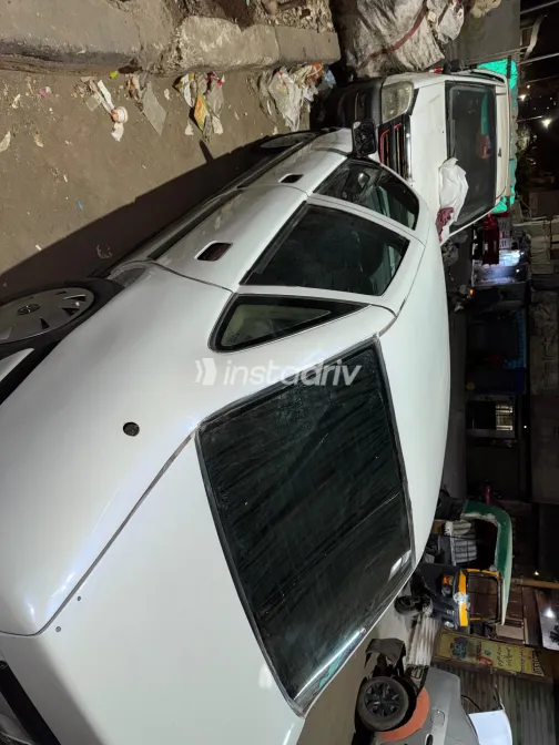 اوبل فيكترا 1996 أبيض مستعملة للبيع - 10