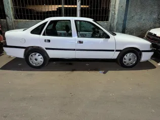اوبل فيكترا 1996 أبيض مستعملة للبيع
