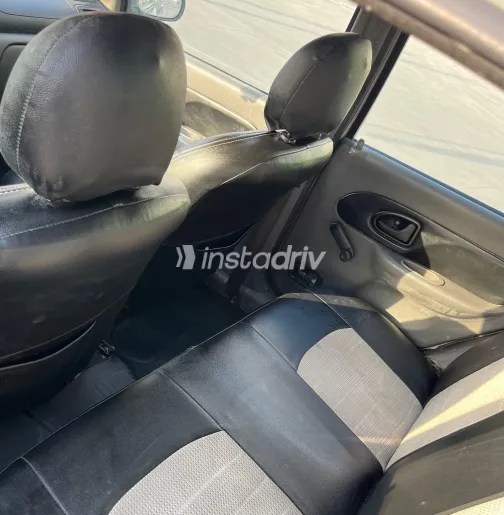 رينو كليو 2001 أبيض مستعملة للبيع - 1