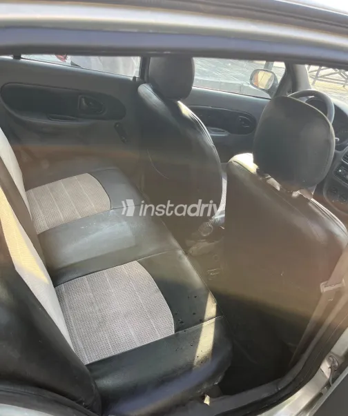 رينو كليو 2001 أبيض مستعملة للبيع - 2