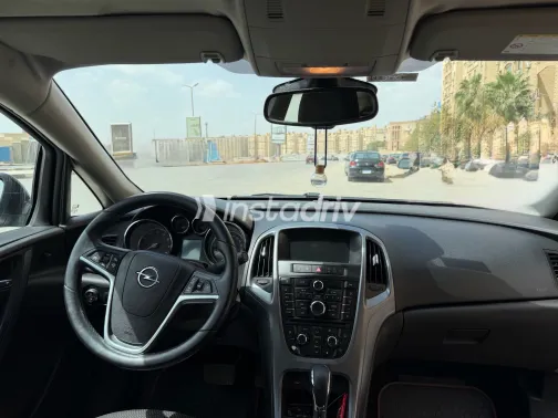 اوبل أسترا 2016 أبيض مستعملة للبيع - 2