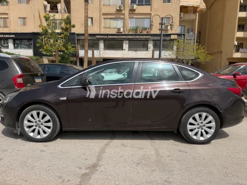 اوبل أسترا 2016 أبيض مستعملة للبيع - 3