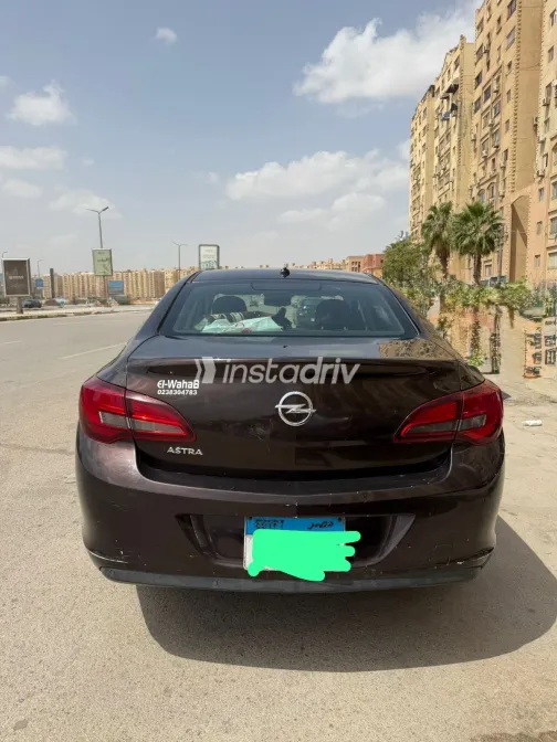 اوبل أسترا 2016 أبيض مستعملة للبيع - 4
