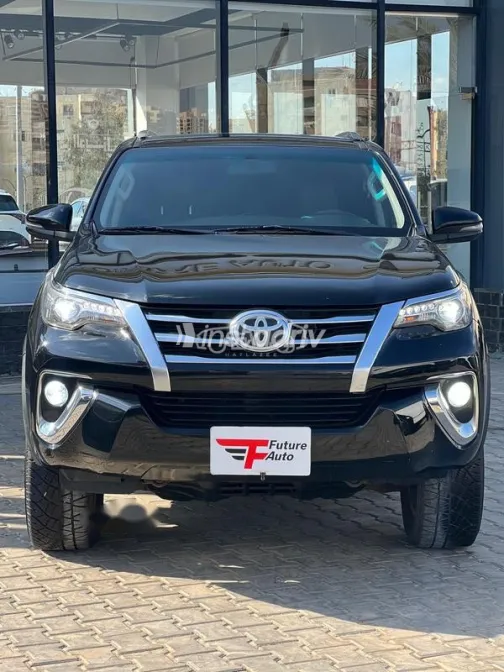 Toyota Fortuner 2021 Black Used for Sale - 3