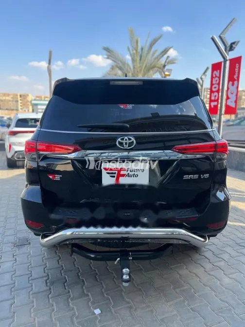 Toyota Fortuner 2021 Black Used for Sale - 6