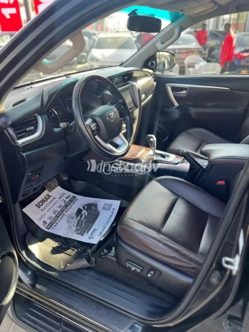 Toyota Fortuner 2021 Black Used for Sale - 8