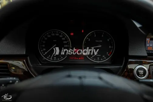 بي ام دبليو 320 2008 أزرق غامق مستعملة للبيع - 9