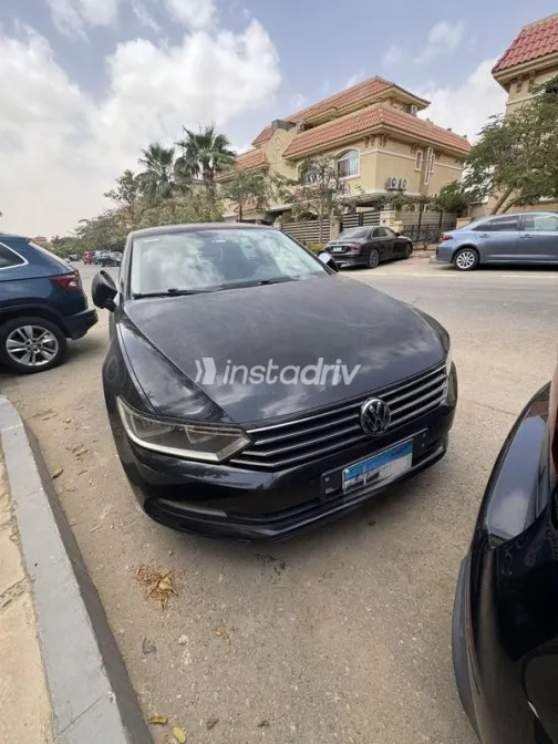 فولكس فاغن باسات 2018 أبيض مستعملة للبيع - 1