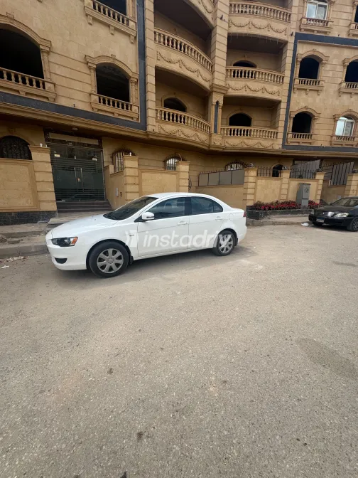 ميتسوبيشي لانسر 2015 أبيض مستعملة للبيع - 1