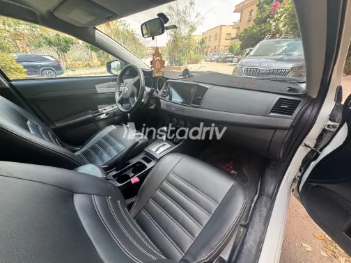 ميتسوبيشي لانسر 2015 أبيض مستعملة للبيع - 2