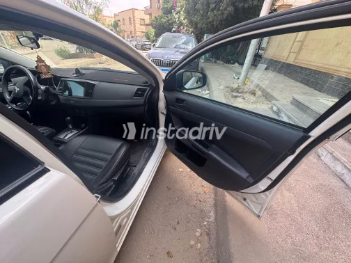 ميتسوبيشي لانسر 2015 أبيض مستعملة للبيع - 3