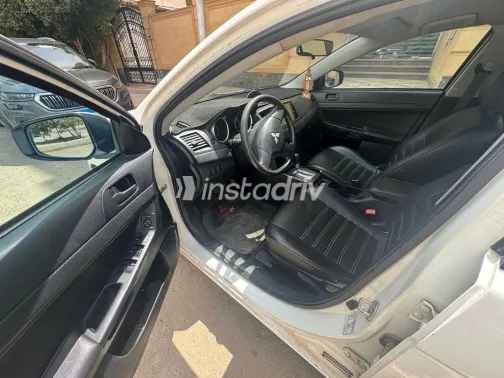 ميتسوبيشي لانسر 2015 أبيض مستعملة للبيع - 8