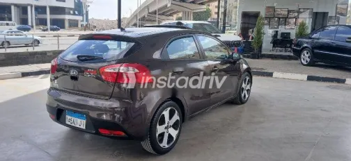 كيا ريو 2015 بني مستعملة للبيع - 9