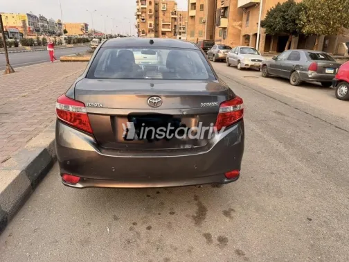 Toyota Yaris 2015 Gray Used for Sale - 2