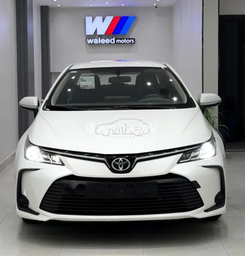 تويوتا كورولا 2021 أبيض مستعملة للبيع - 1