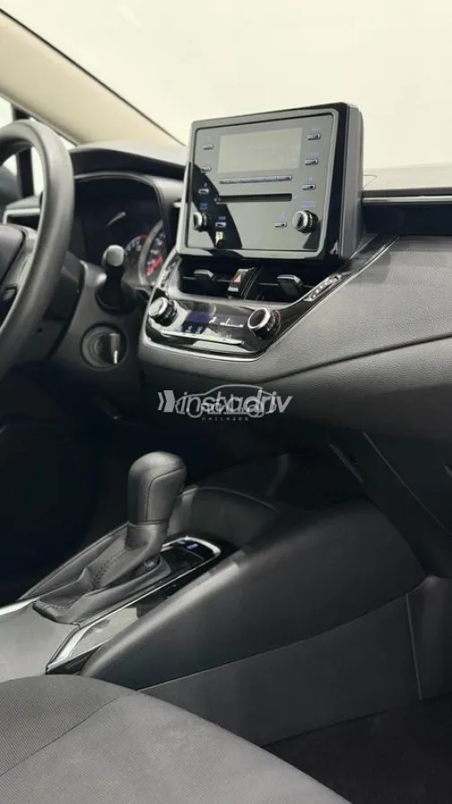 تويوتا كورولا 2021 أبيض مستعملة للبيع - 4