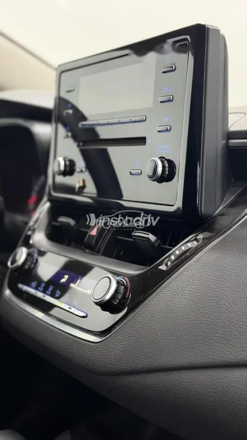 تويوتا كورولا 2021 أبيض مستعملة للبيع - 5