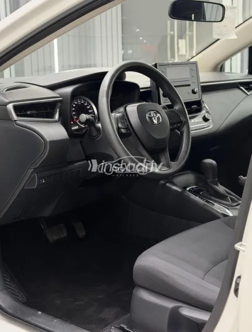 تويوتا كورولا 2021 أبيض مستعملة للبيع - 8