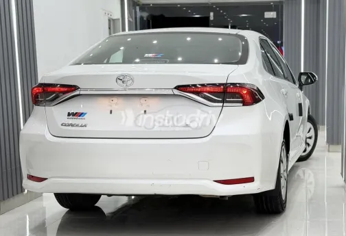 تويوتا كورولا 2021 أبيض مستعملة للبيع - 9