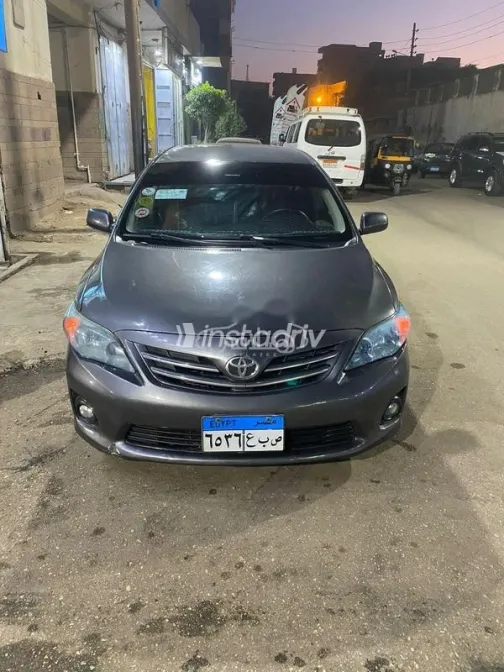 تويوتا كورولا 2011 رمادي مستعملة للبيع - 3